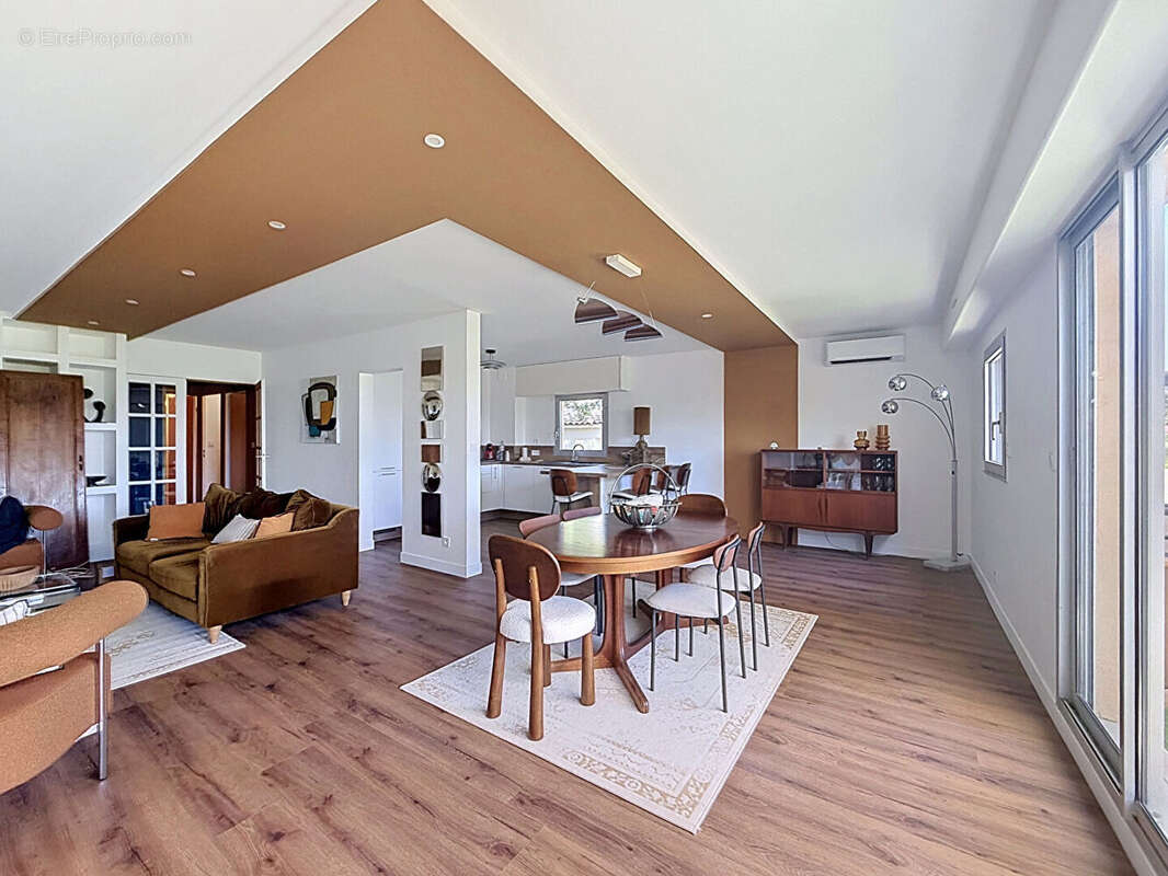 Appartement à VILLENEUVE-LES-AVIGNON