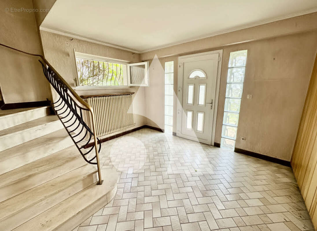 Maison à NEUFCHATEAU