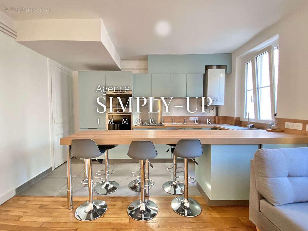 Appartement à PARIS-16E