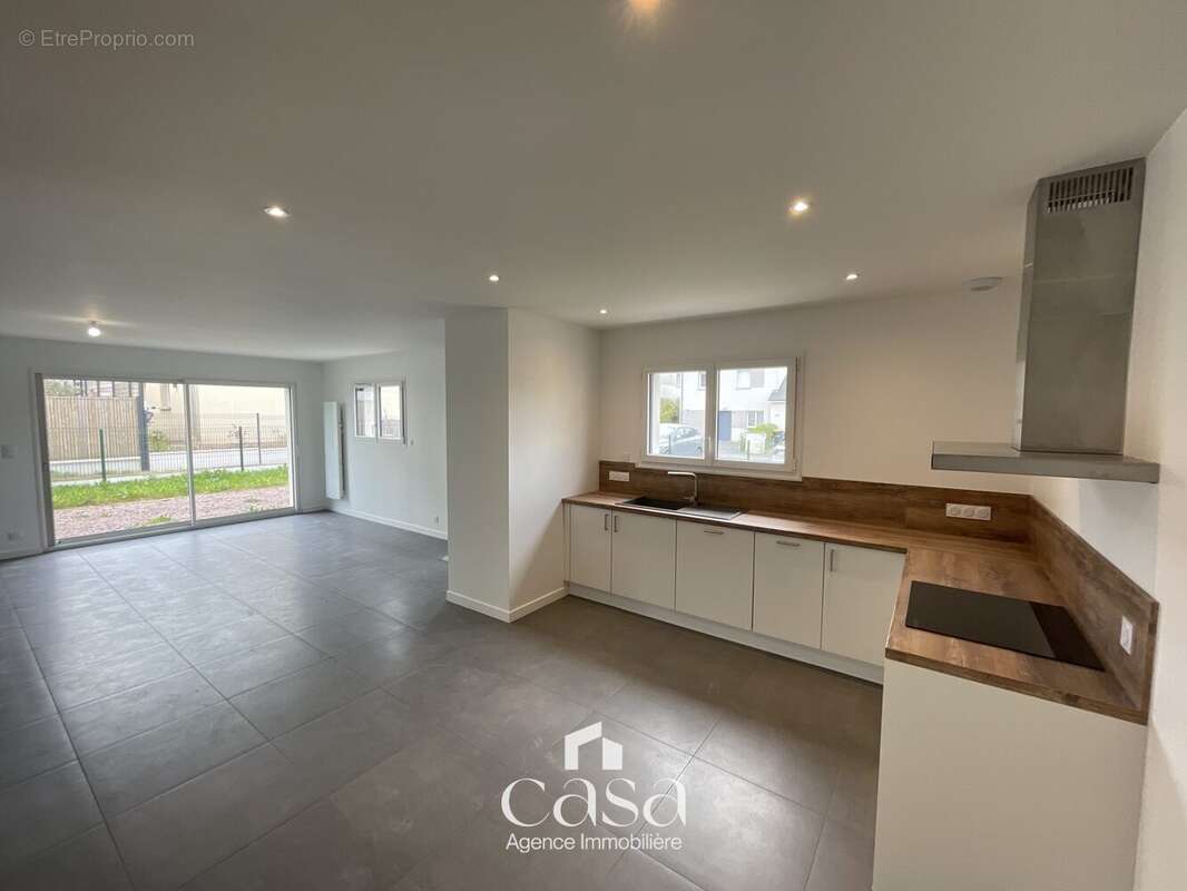 Maison à FONTAINE-ETOUPEFOUR