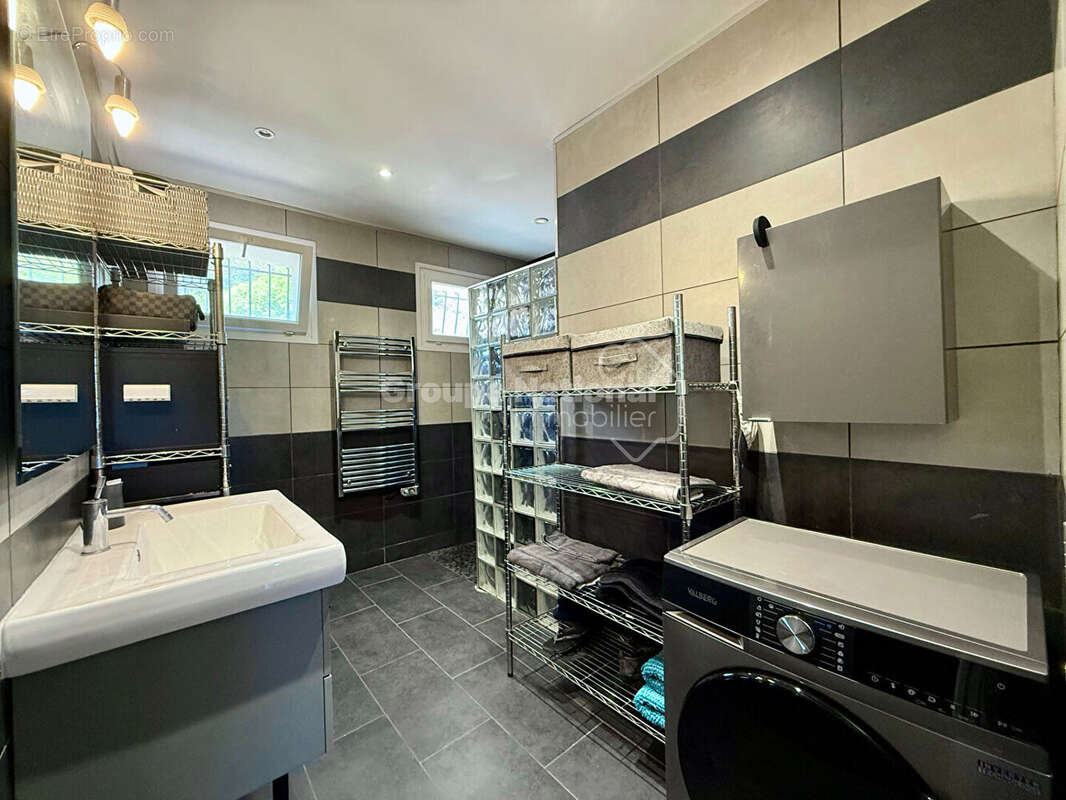 Appartement à LE ROVE