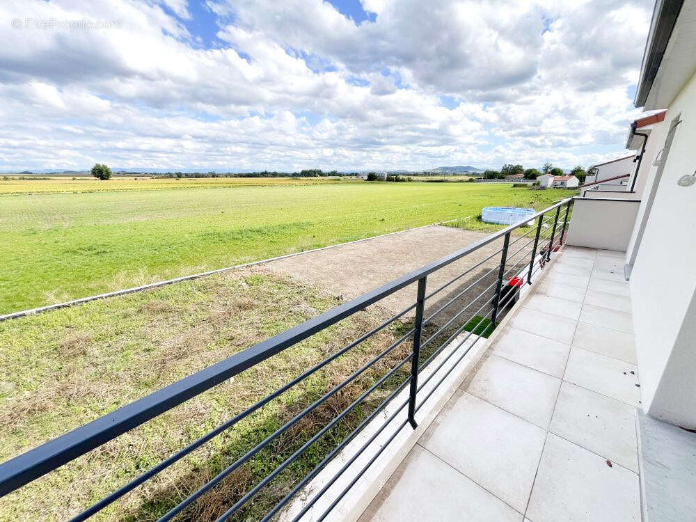 Maison à SAINT-BEAUZIRE