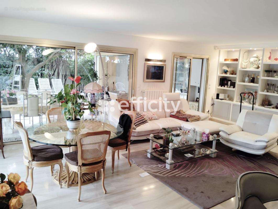 Appartement à LE CANNET