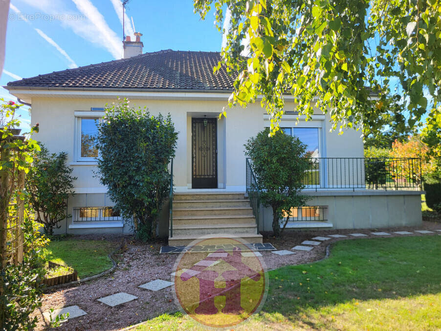 Maison à SAINT-JUNIEN