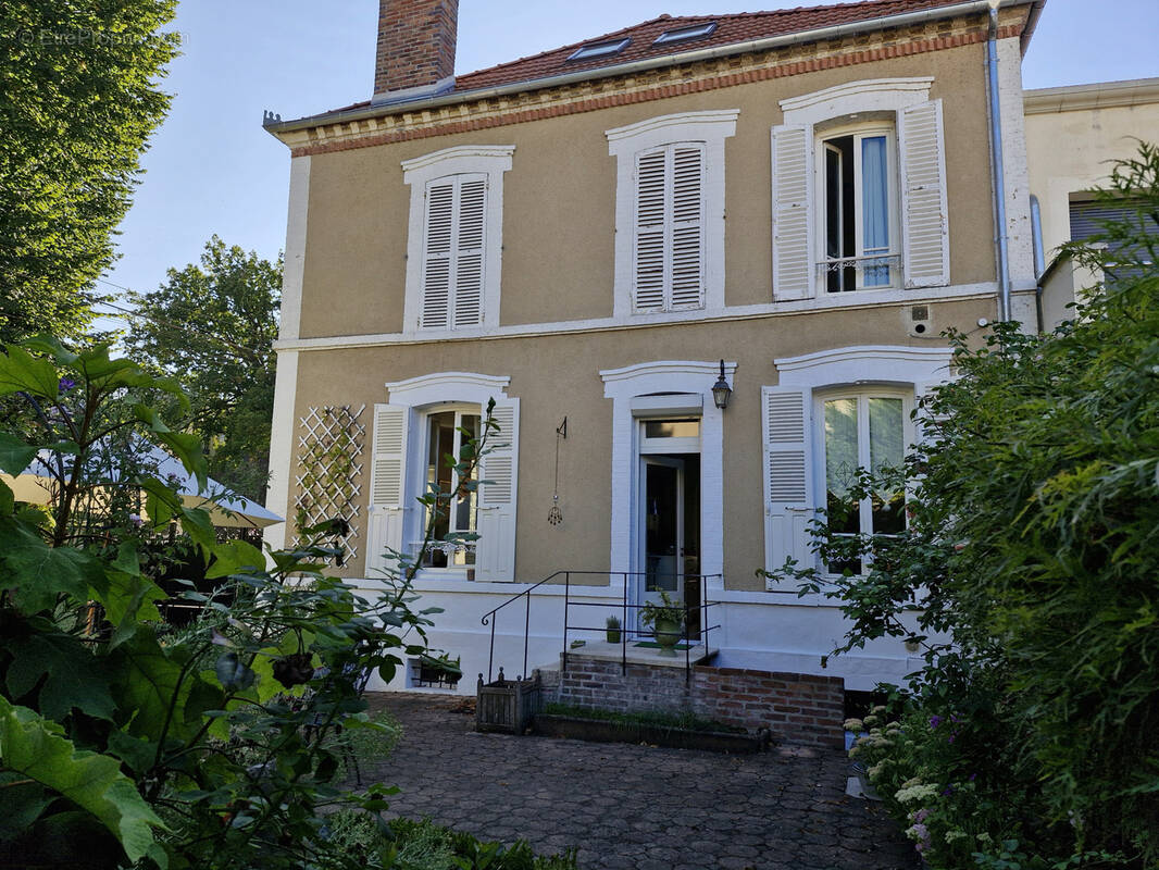 Maison à VILLENEUVE-SUR-YONNE