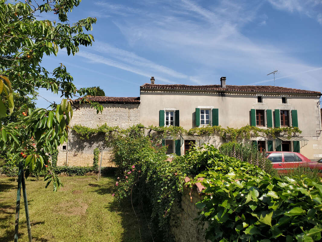 Maison à AUNAC