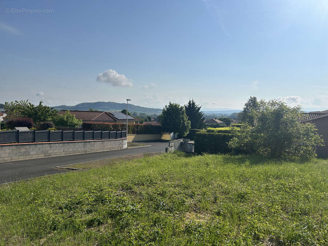 Terrain à VERTAIZON