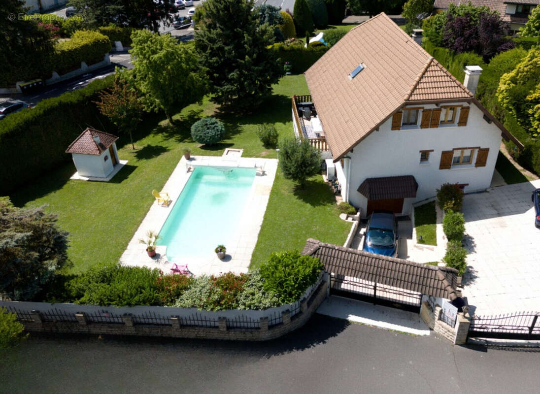 Maison à VETRAZ-MONTHOUX