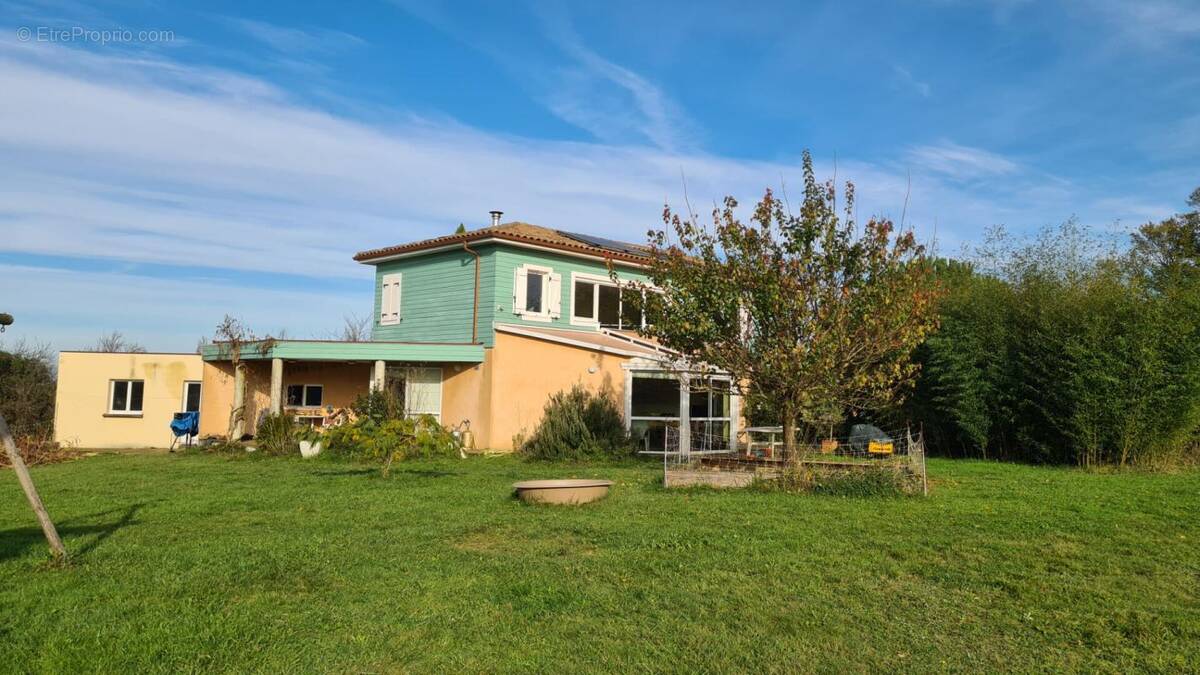 Maison à LADEVEZE-VILLE