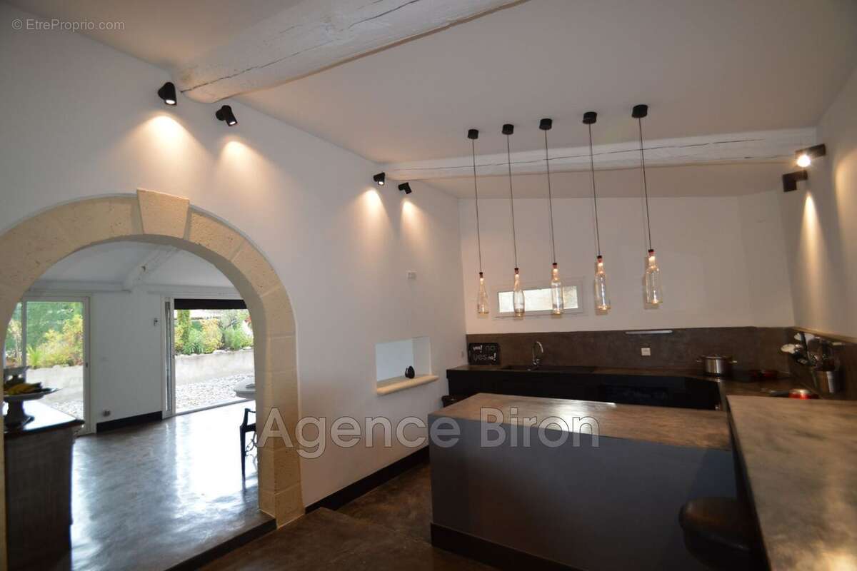 Appartement à LE PUY-SAINTE-REPARADE
