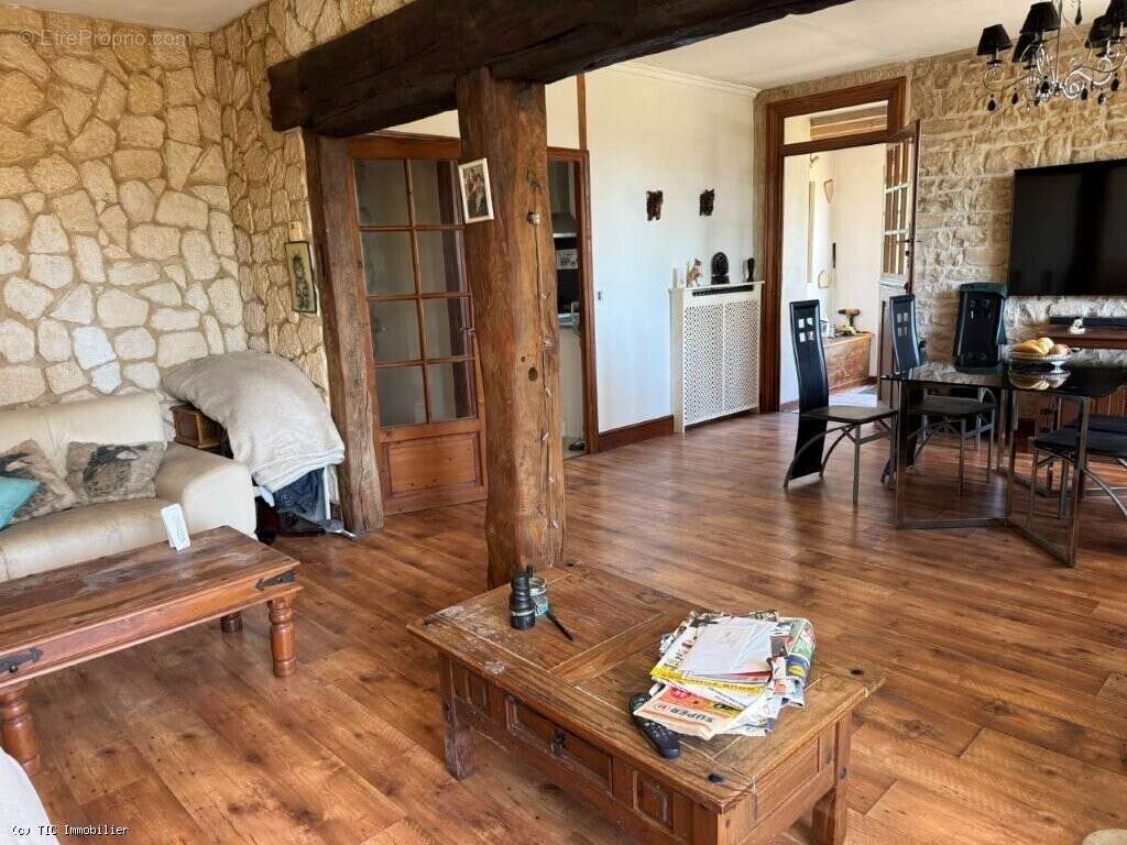 Havre De Paix : 4 Chambres, Grange, Grange, Piscine Et Vue Dégagée - photo 4