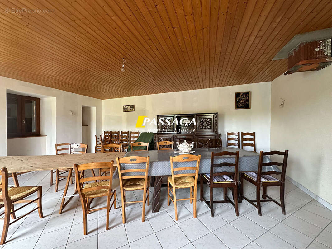 Maison à VEZINS-DE-LEVEZOU