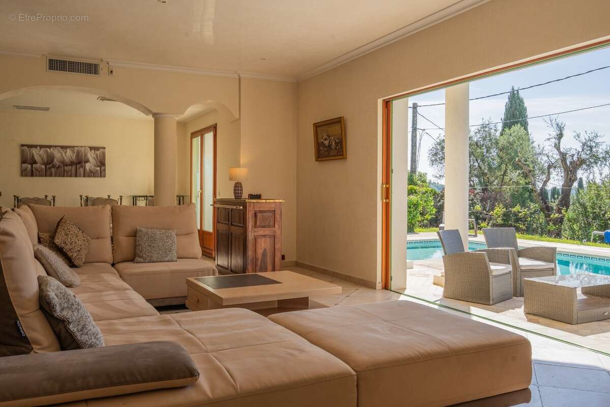Villa contemporaine de prestige – Vue mer – Piscine chauffée & jacuzzi – Saint-Jean Grasse - photo 9