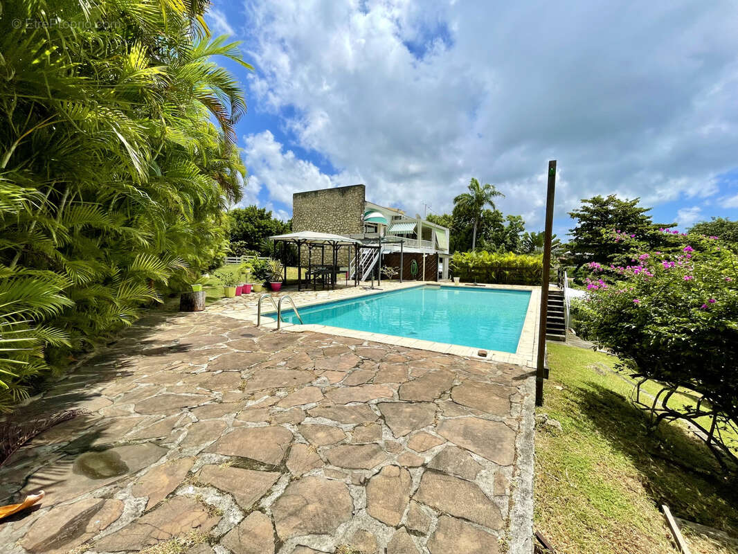 Magnifique propriete t5 + appartement t2 avec piscine vue mer centre du gosier - photo 7