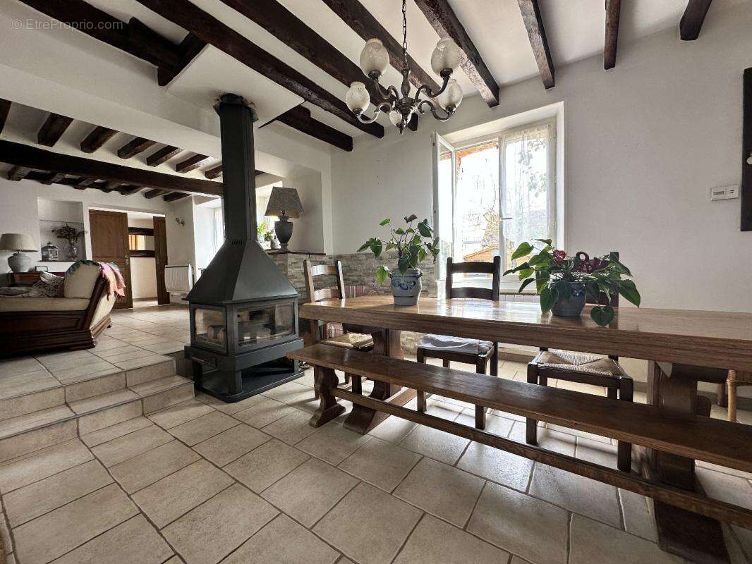 Maison à TREMBLAY-LES-VILLAGES