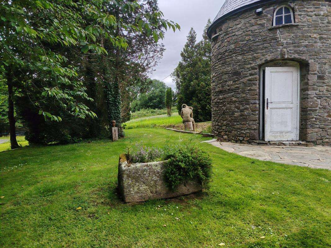 En Basse Normandie : Manoir de 331m2 de 8 pièces sur plus de 6 hectares ! Belle rénovation ! - photo 2