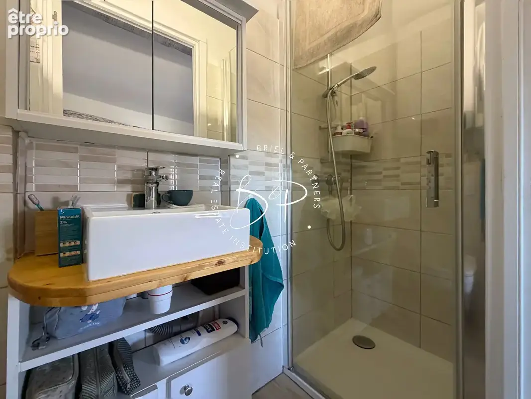 Draguignan : appartement rénové -dernier étage - vendu meublé - photo 4