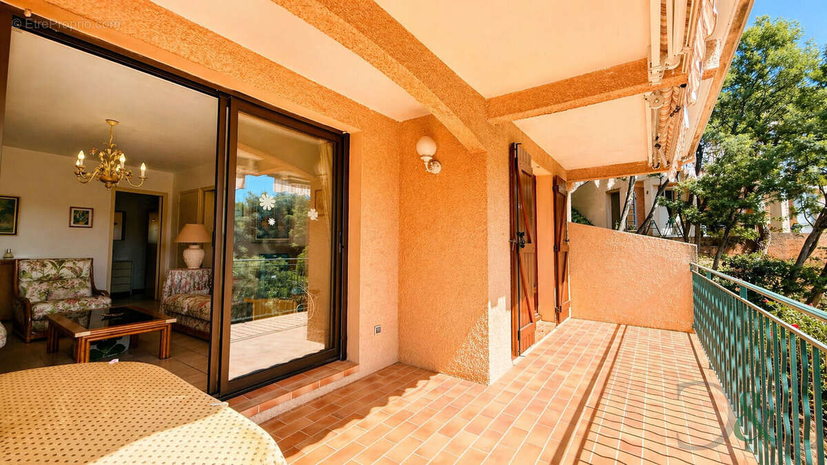 Appartement à BORMES-LES-MIMOSAS