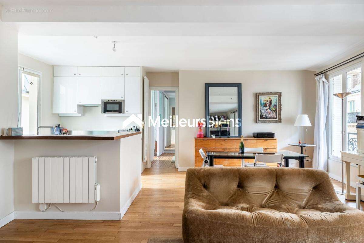 Appartement à PARIS-1E