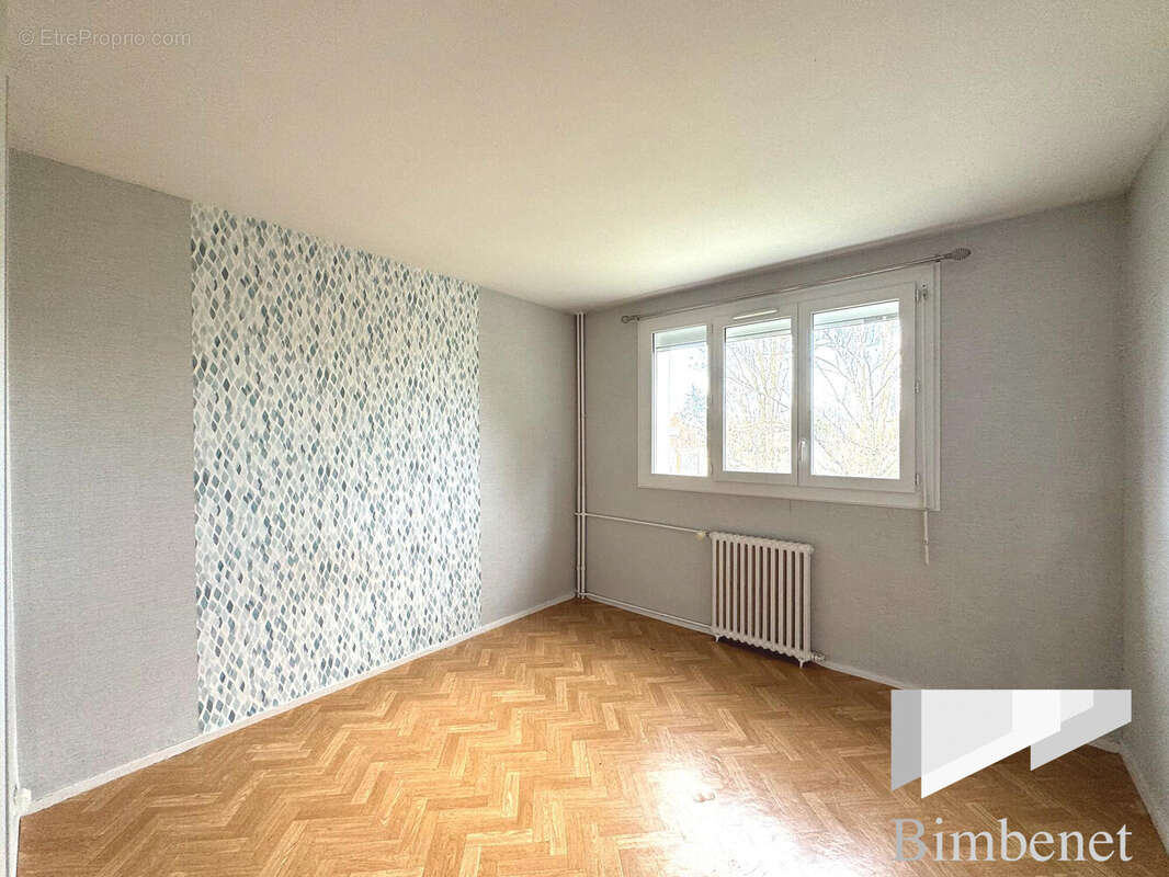 Appartement à SAINT-JEAN-DE-LA-RUELLE