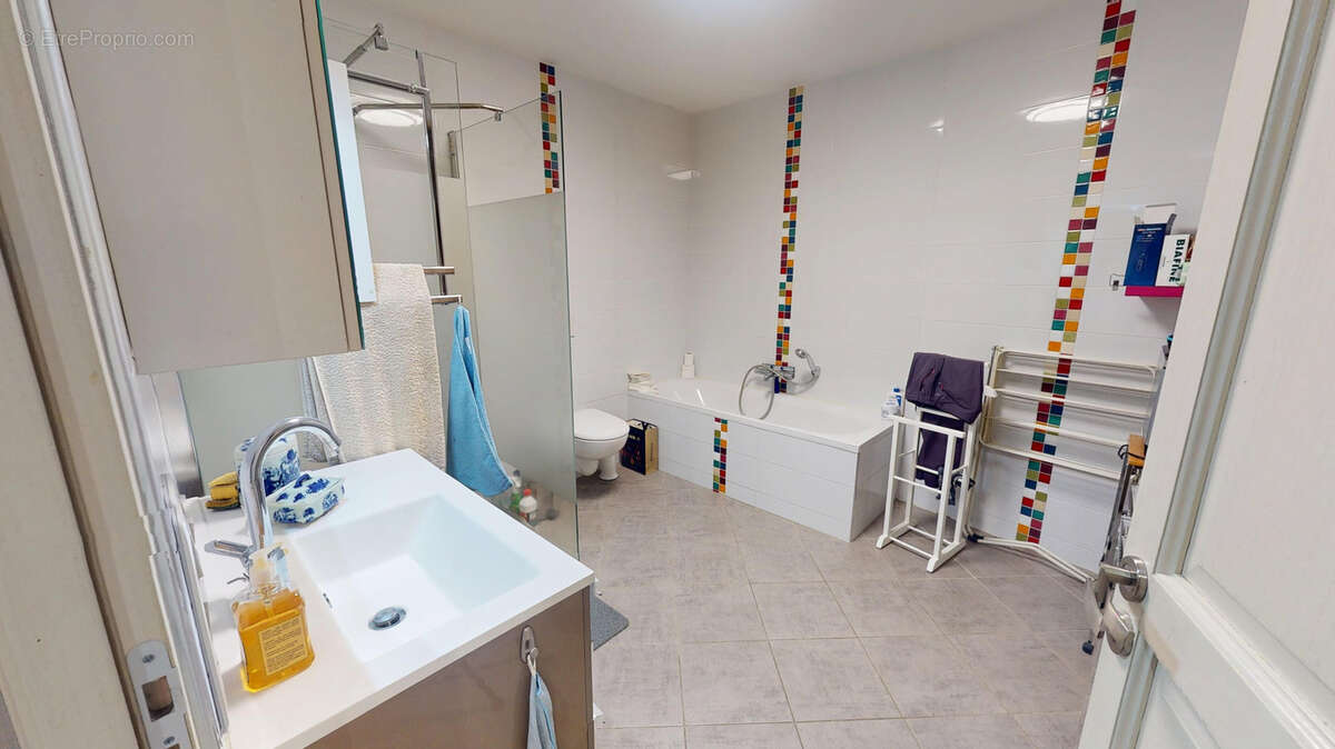 EN EXCLUSIVITE ! le prix d'un grand appartement! Maison de bourg de caractère rénovée, avec garage et terrasse - photo 25