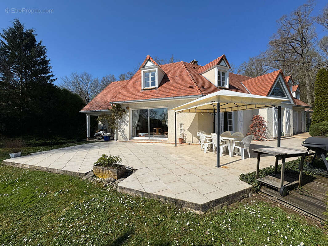 Très belle maison d'architecte avec environnement exceptionnel Proche Thoiry 8 pièces 277 m2 - photo 12