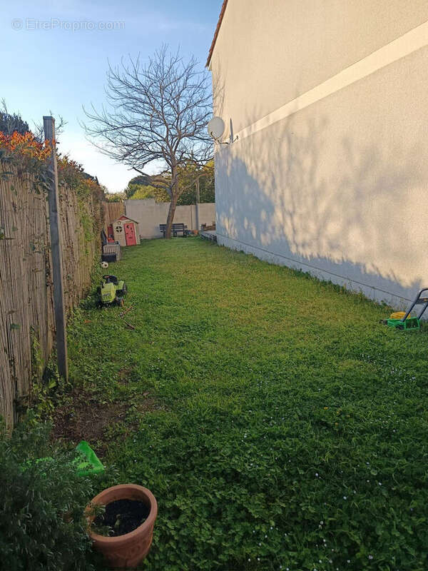 Maison à PRIGNAC-ET-MARCAMPS