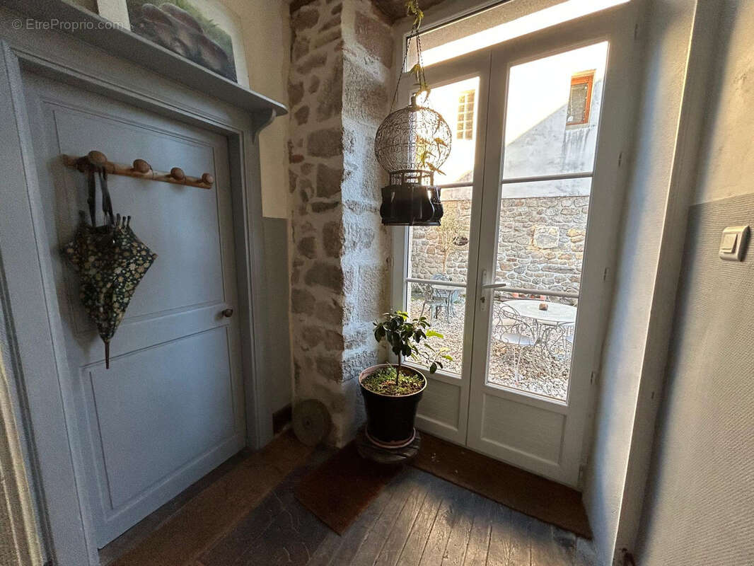 Maison à MEYMAC