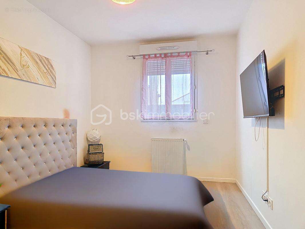 Appartement à VAUJOURS
