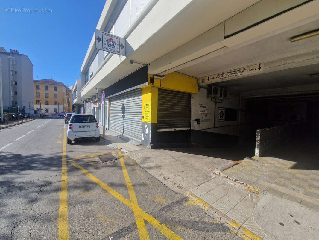 Commerce à AJACCIO