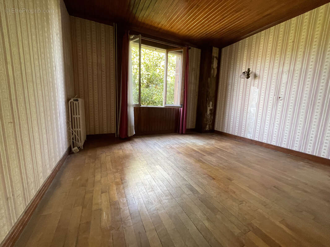 Maison à VAUX-LE-PENIL