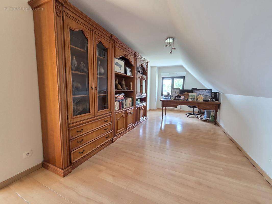 Pavillon contemporain recent offrant 220m² hab sur 2000m² - photo 13