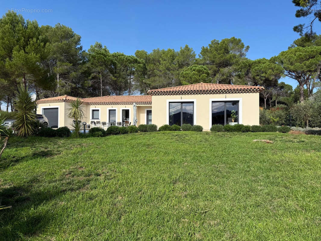 Maison à BAGNOLS-EN-FORET