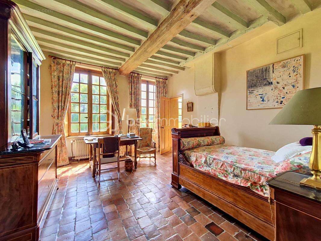Élégante maison de maître, avec deux maisons d'amis, sur plus de 2Ha de terrain, à 9 kms de Honfleur ! - photo 15