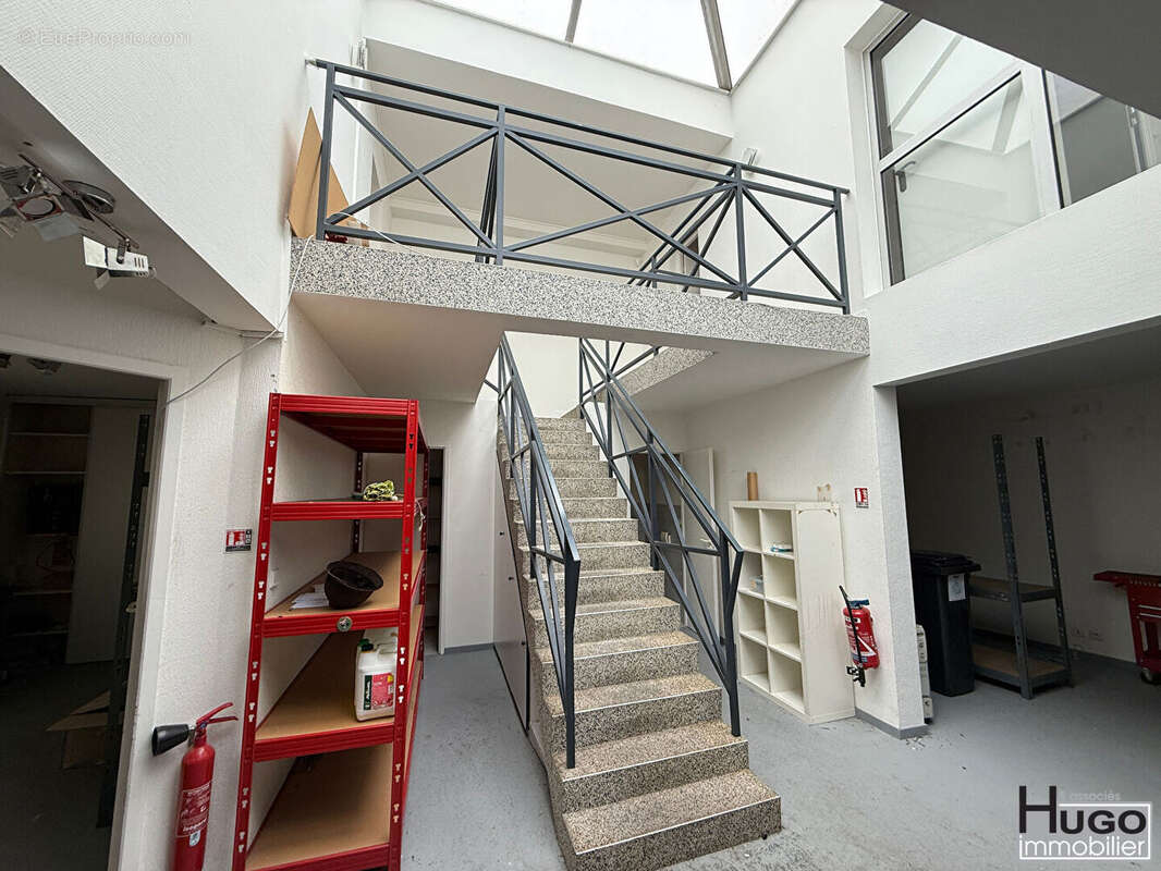 Bordeaux - secteur tondu- immeuble de bureaux r+1 148m² + terrasse de 26m²- possibilite 3 ou 4 lots... - photo 6