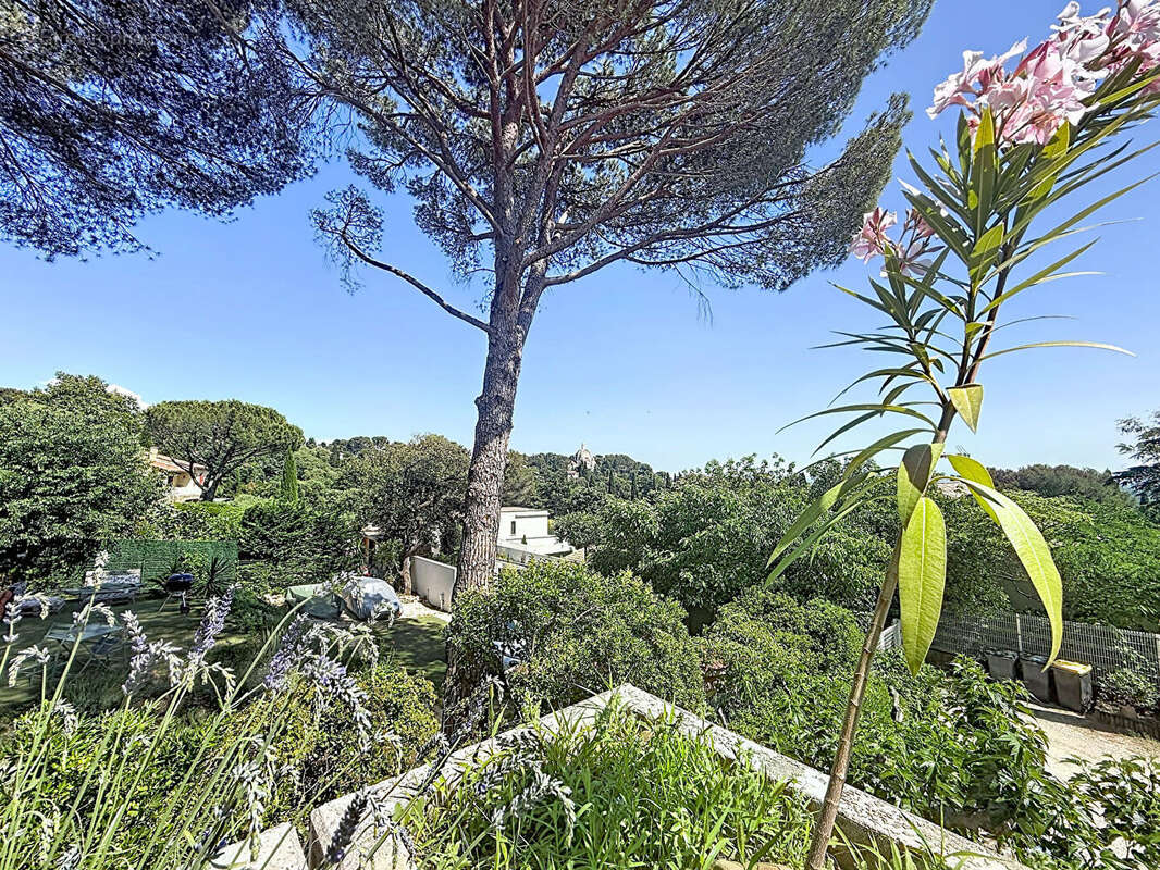 Appartement à VILLENEUVE-LES-AVIGNON