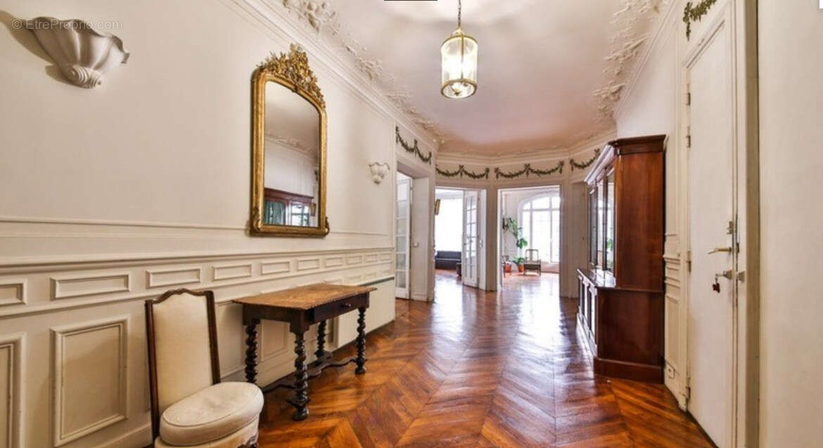 Appartement à PARIS-17E