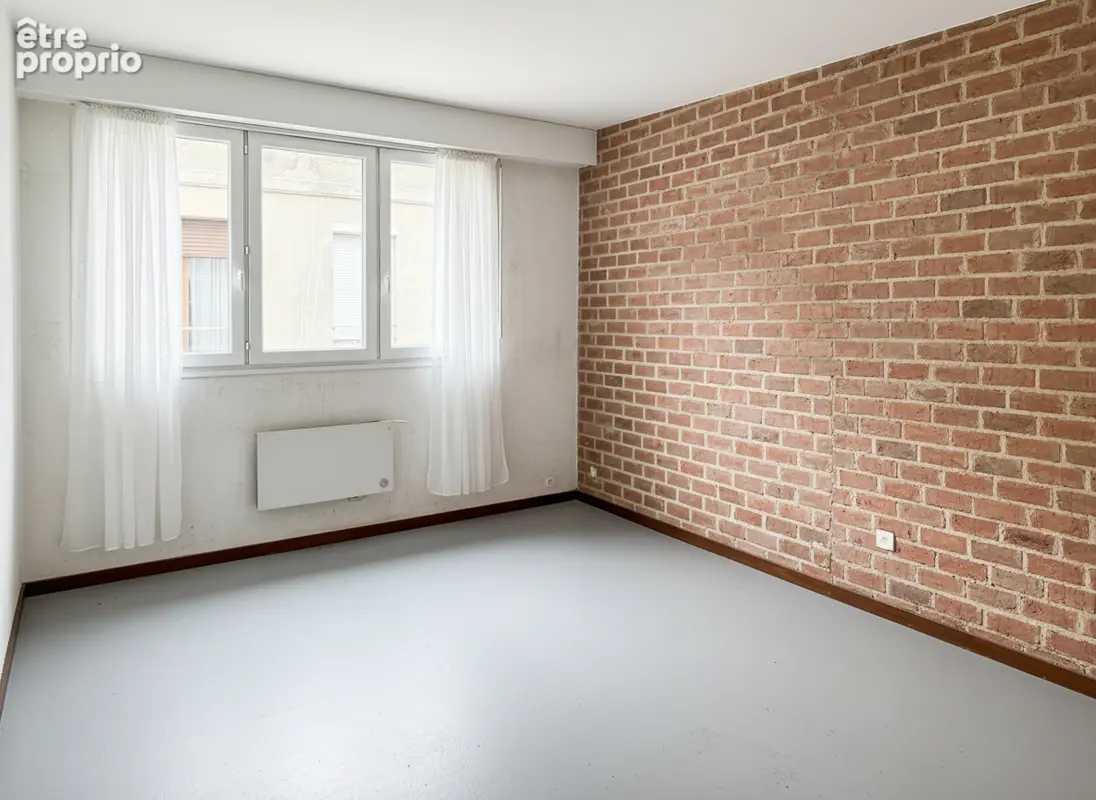 Studio quartier Saint Genès à rafraichir - photo 1