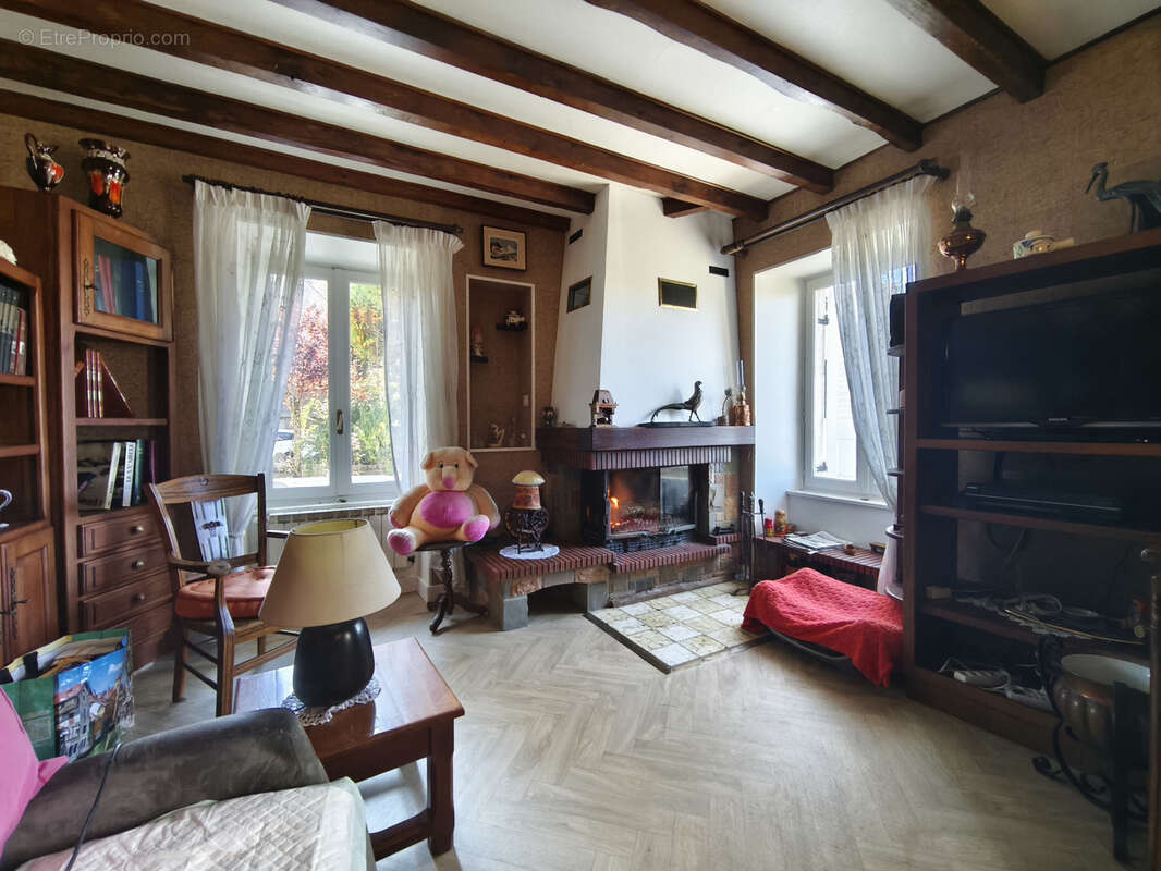 Maison à THEZILLIEU