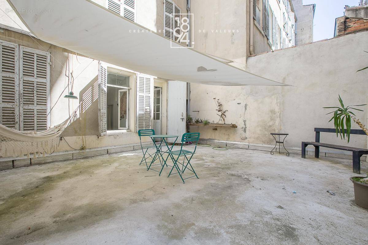Appartement à MARSEILLE-1E