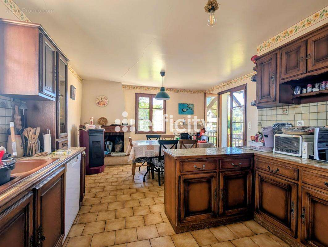 Maison à LE LARDIN-SAINT-LAZARE