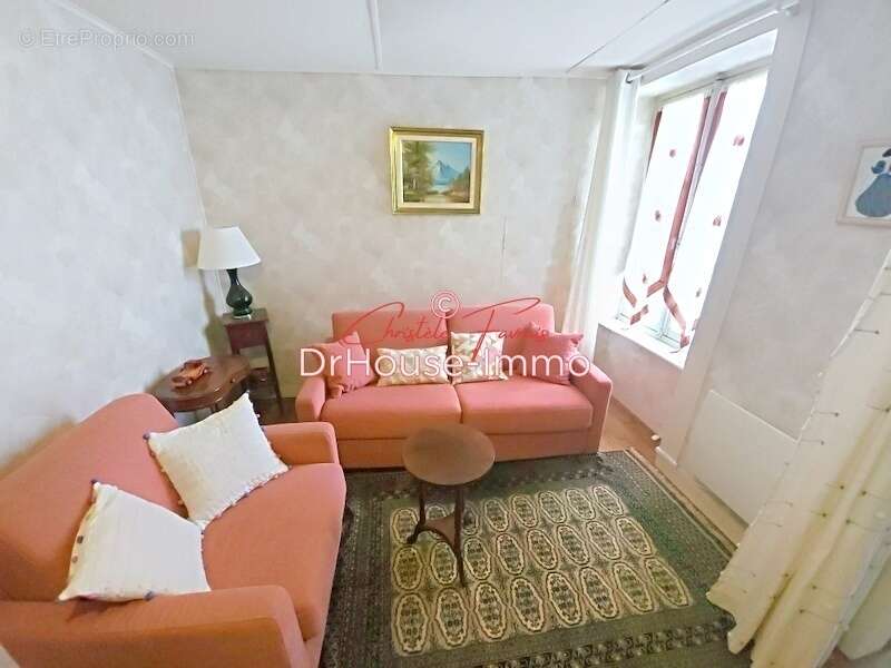 Maison à SAINT-GEORGES-DE-REINTEMBAULT