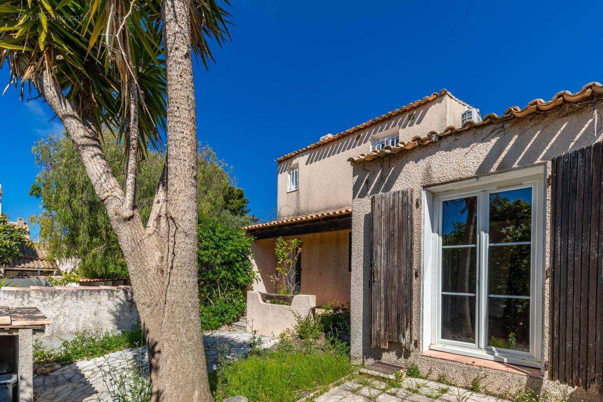 Maison de charme avec studio indépendant à vendre à sanary-sur-mer - photo 5