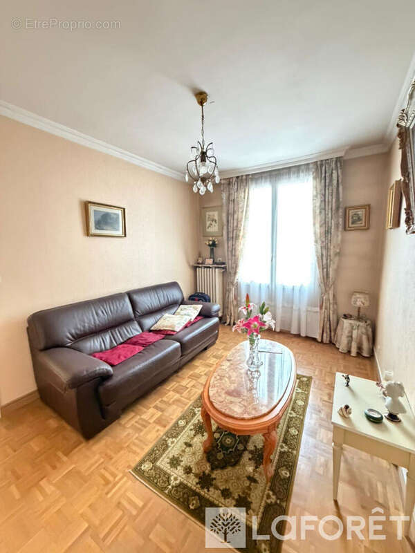 Appartement à AUBERVILLIERS
