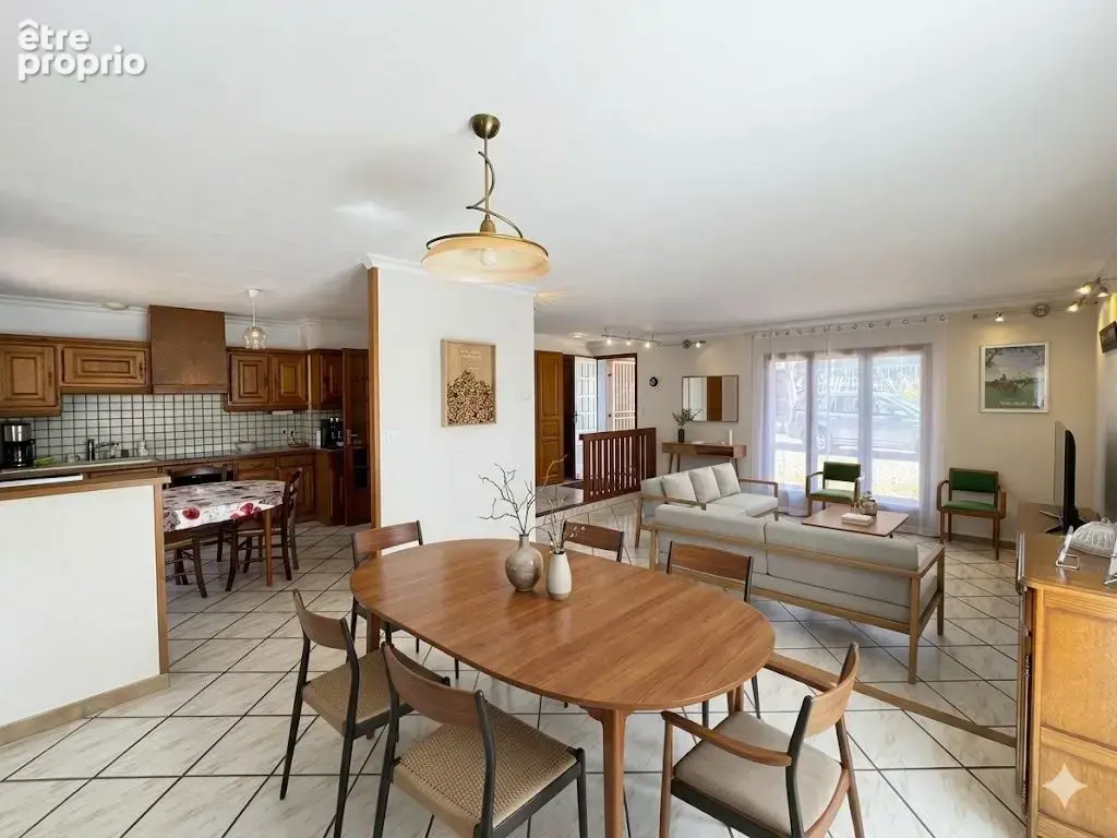 Ensemble immobilier composé d'une maison T4 -100 M2 et d'un local pro -93 M2 sur 1400 M2 de terrain - photo 6