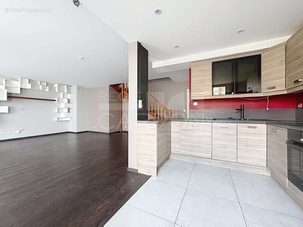 Lyon 8 proche parc blandan t4 duplex dernier etage terrasse 18m² 419000€ - photo 2