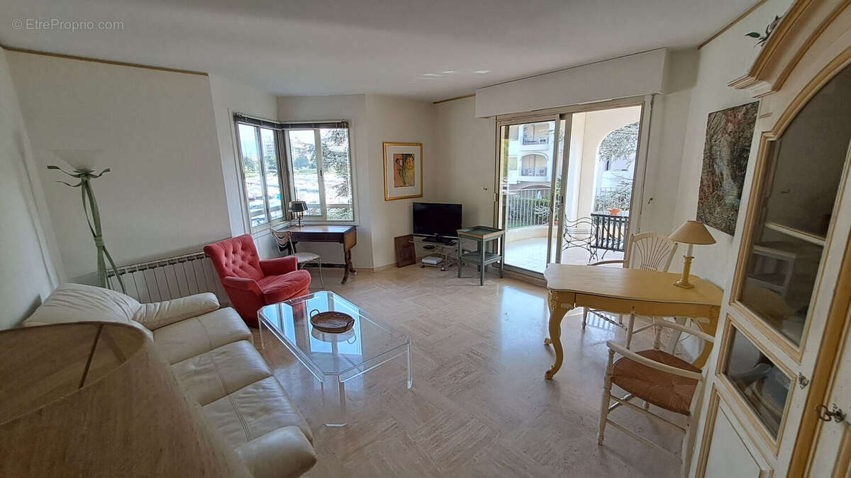 Appartement à MANDELIEU-LA-NAPOULE