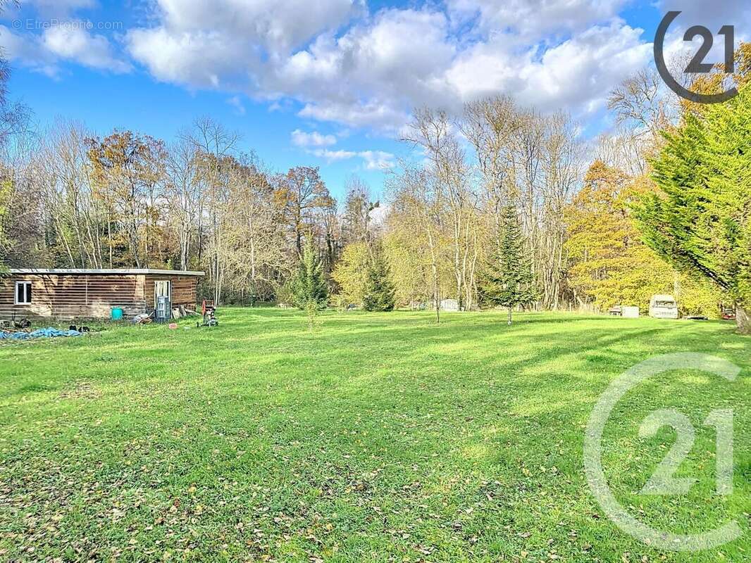 Maison à ESCOLIVES-SAINTE-CAMILLE