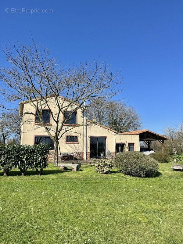 Maison à SAINT-GEORGES-DE-MONTAIGU