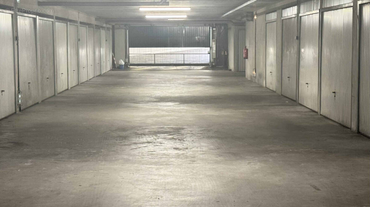 Parking à LYON-4E